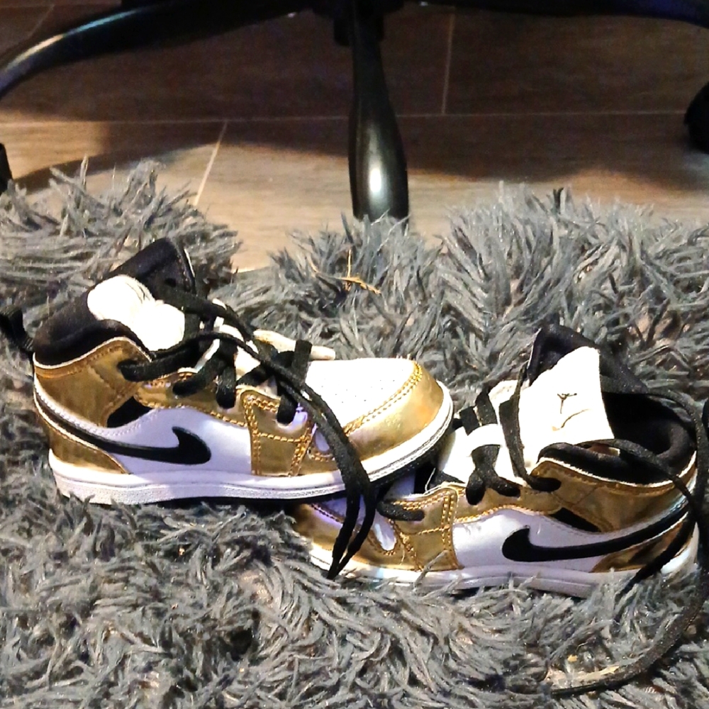 Nike Jordan Retro 1 Mid SE Metallic Gold(2020) Size 9c!